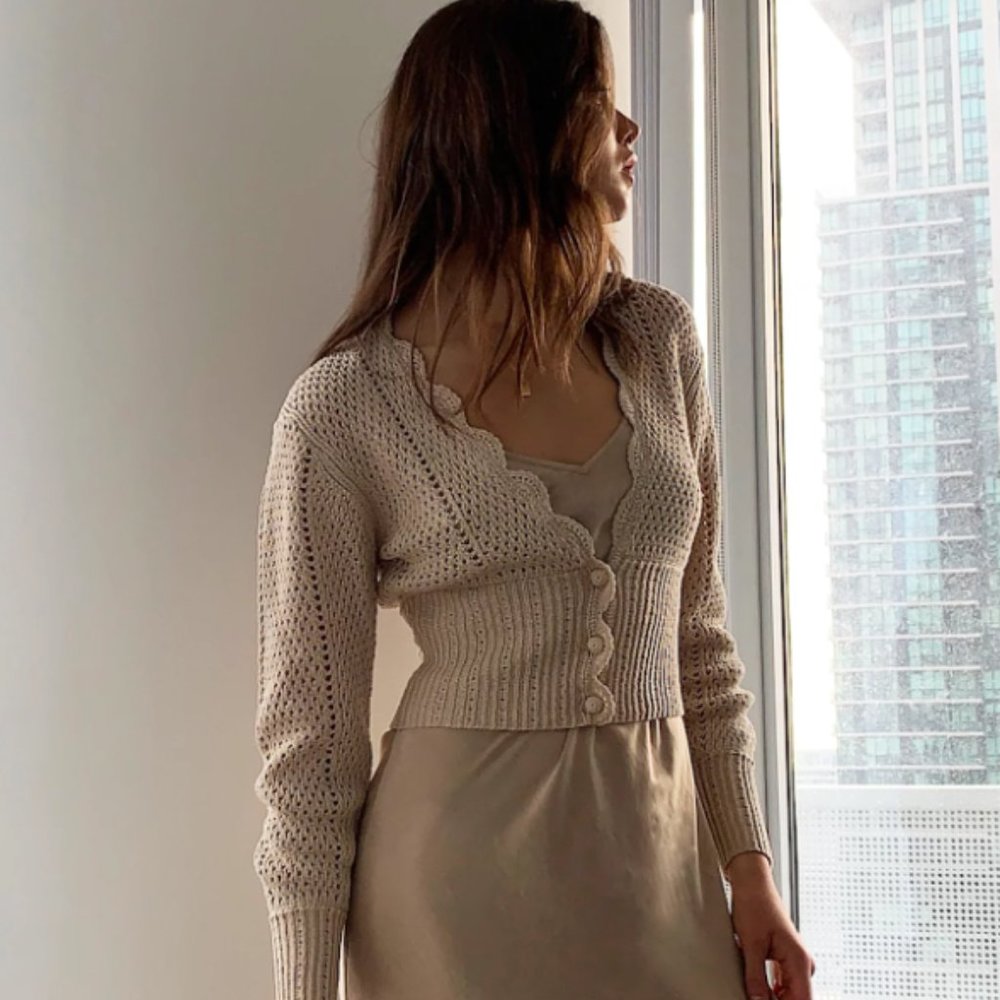 NWOT Aritzia Wilfred Crochet Scallop Caraway Cardigan